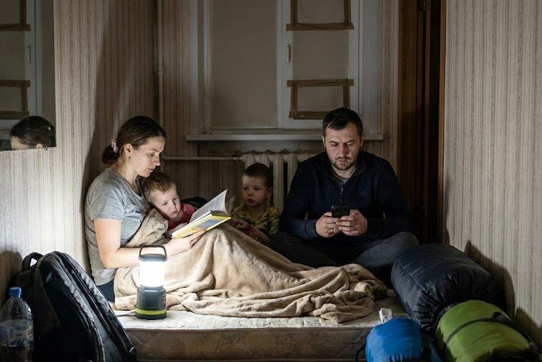 Дитина лякається гучних повторюваних звуків вибухів